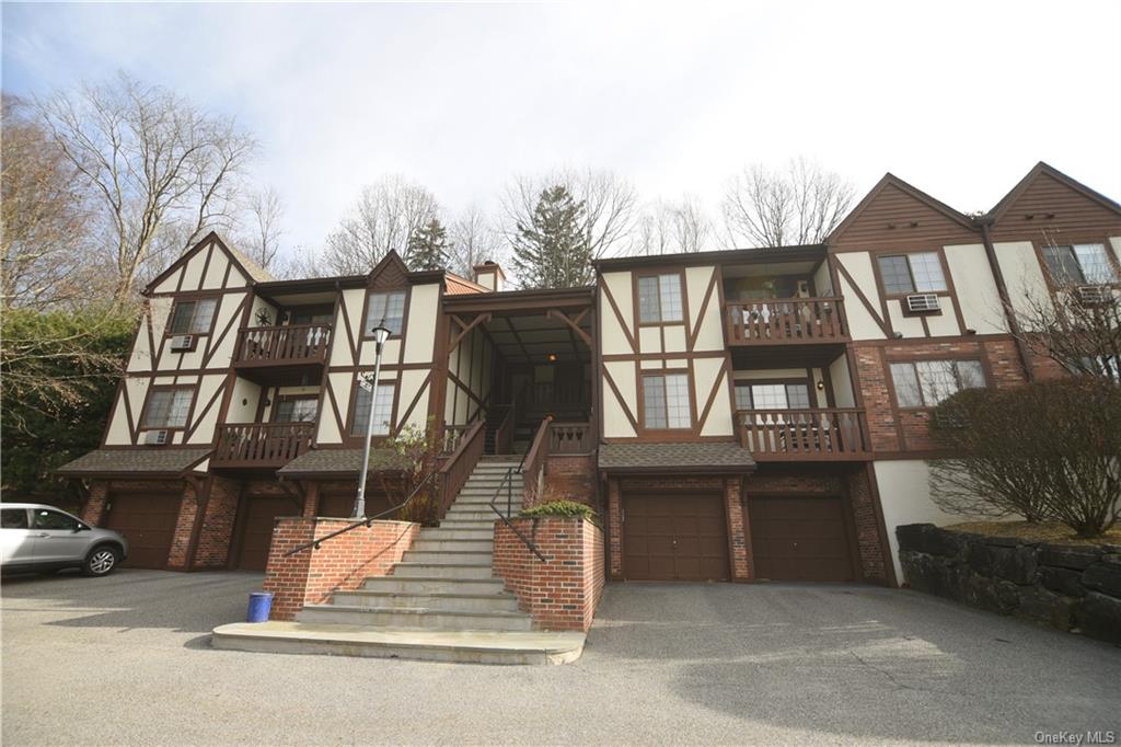 Apartment in Mount Kisco - Foxwood  Westchester, NY 10549