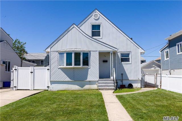 Charming Cape Located Near Freeport's Historic Nautical Mile. Walk In To A Large Living Room Into The Eik. Off The Kitchen Is A Full Bath And Two Bedrooms. Upstairs Offers Huge Master Bedroom With Wic And Spacious Master Bath.