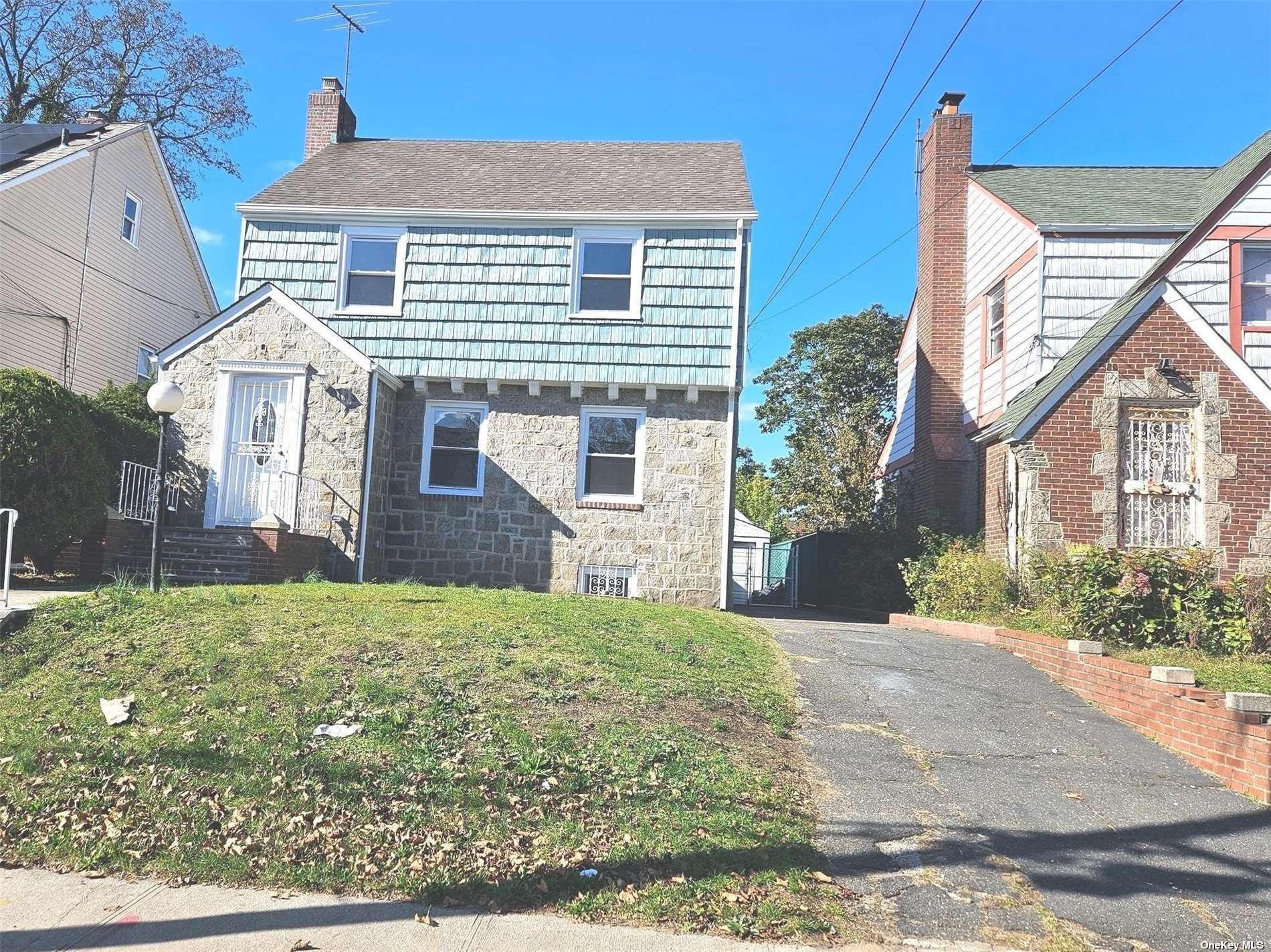 Single Family in Laurelton - 227th  Queens, NY 11413