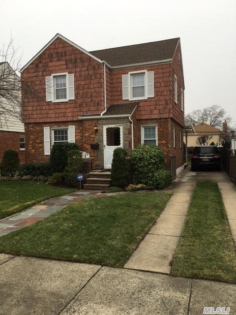 Bayside Hills Exclusive Location! Lovely Well Kept Detached Colonial On A Great Block! First Floor Offers Spacious Family Room Extension. School District 26. Convenient To Transportation And Shopping!