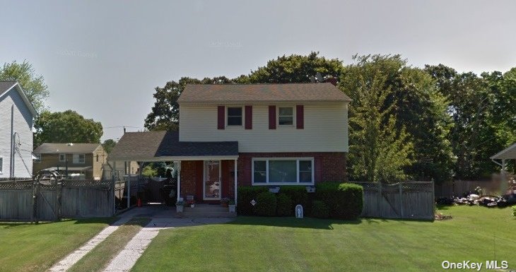 Single Family in Centereach - Tree  Suffolk, NY 11720