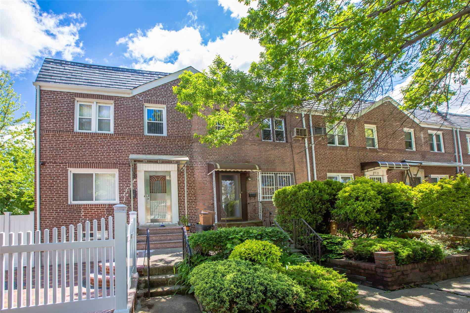 Beautiful Block, Well Maintained Brick Townhouse With Detached 1 Car Garage. Clean & Sunny Bright Home. Full Finished Walk In Basement.