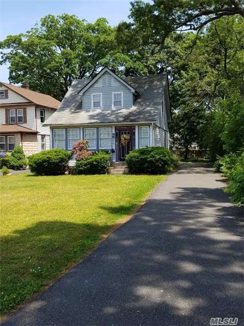 Great House In Great Neighborhood. 1 Family In West Hempstead W/ Franklin Square School District! Great Block! Close To Places Of Worship!