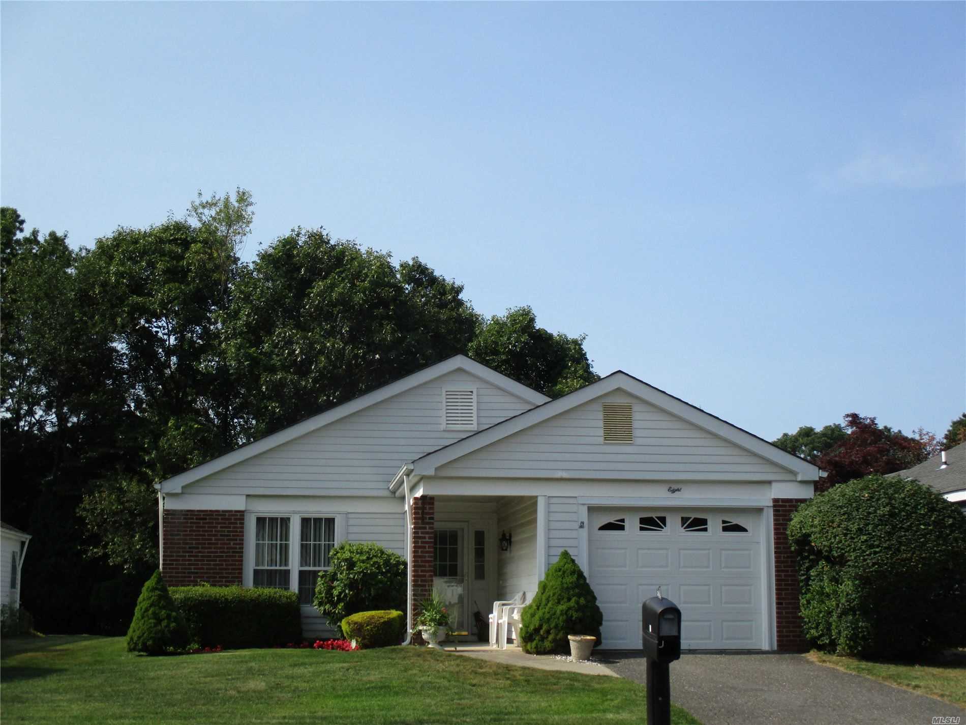 Lovely Heather. Roof, windows, and a/c system all less than 10 years old. Privacy in back yard. Leisure Knoll is a beautiful 55+ community with clubhouse, salt water outdoor pool, tennis courts, and tons of activities. Lawn care, garbage removal, and snow removal are included in monthly common charges. Sale subject to terms & conditions of an offering plan.