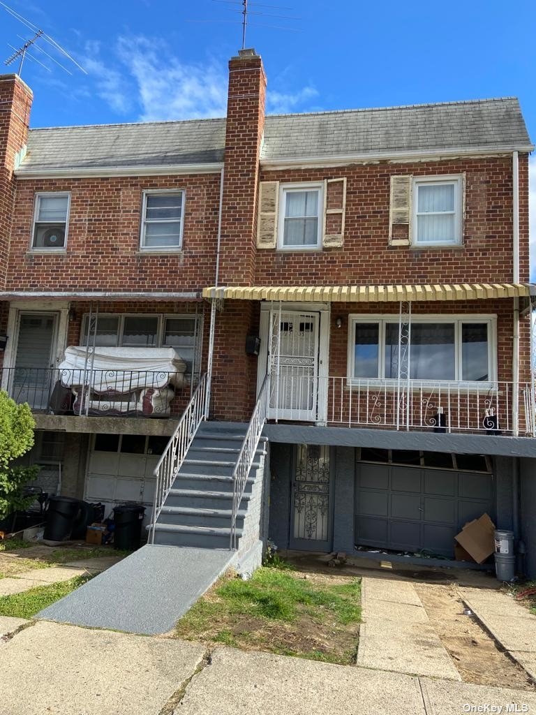 Single Family in Cambria Heights - 232nd  Queens, NY 11411