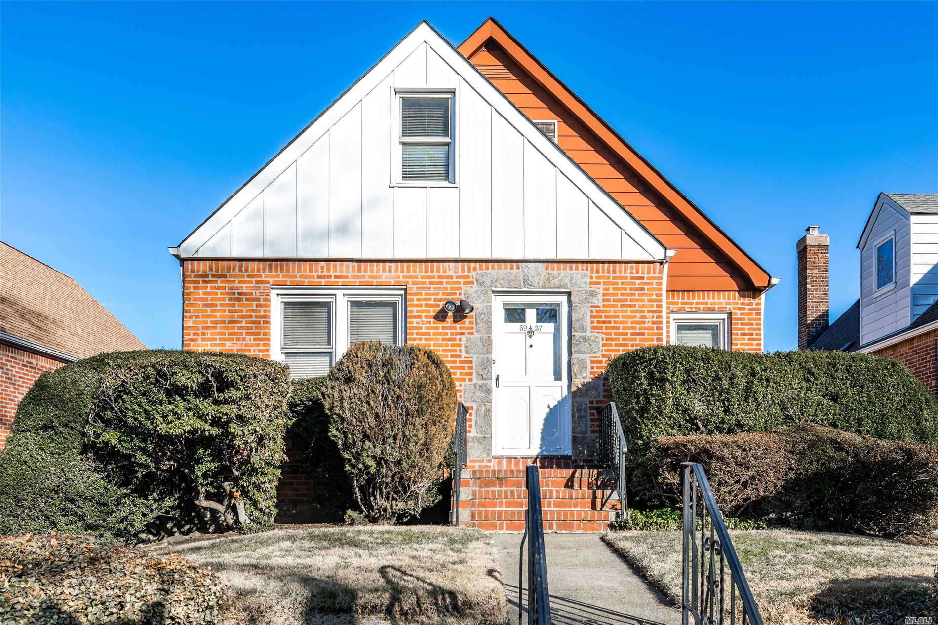 Don&rsquo;t Miss This Spacious 4Br Cape Cod For Sale In Fresh Meadows Featuring Dinette Eik, Hardwood Floors, Detached Garage And Beautifully Maintained Private Back Yard!