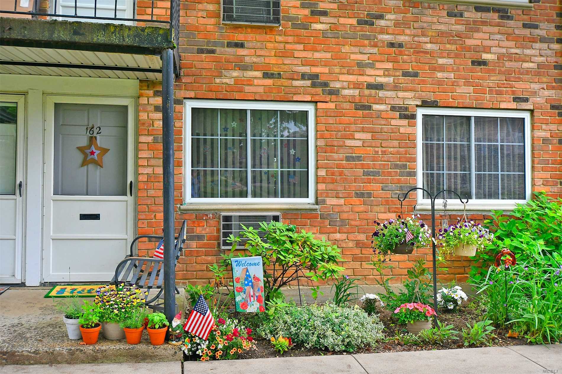 Large 1st Floor Courtyard View Unit, 2 Bedrooms, Kitchen W/White Cabinets & Gas Cooking & Heating, Updated Bathroom, Generous Closet Space & Storage, Easy Access To Laundry. Maintenance Includes All But Electric & Cable. Enjoy Living In This Beautifully Landscaped Community.