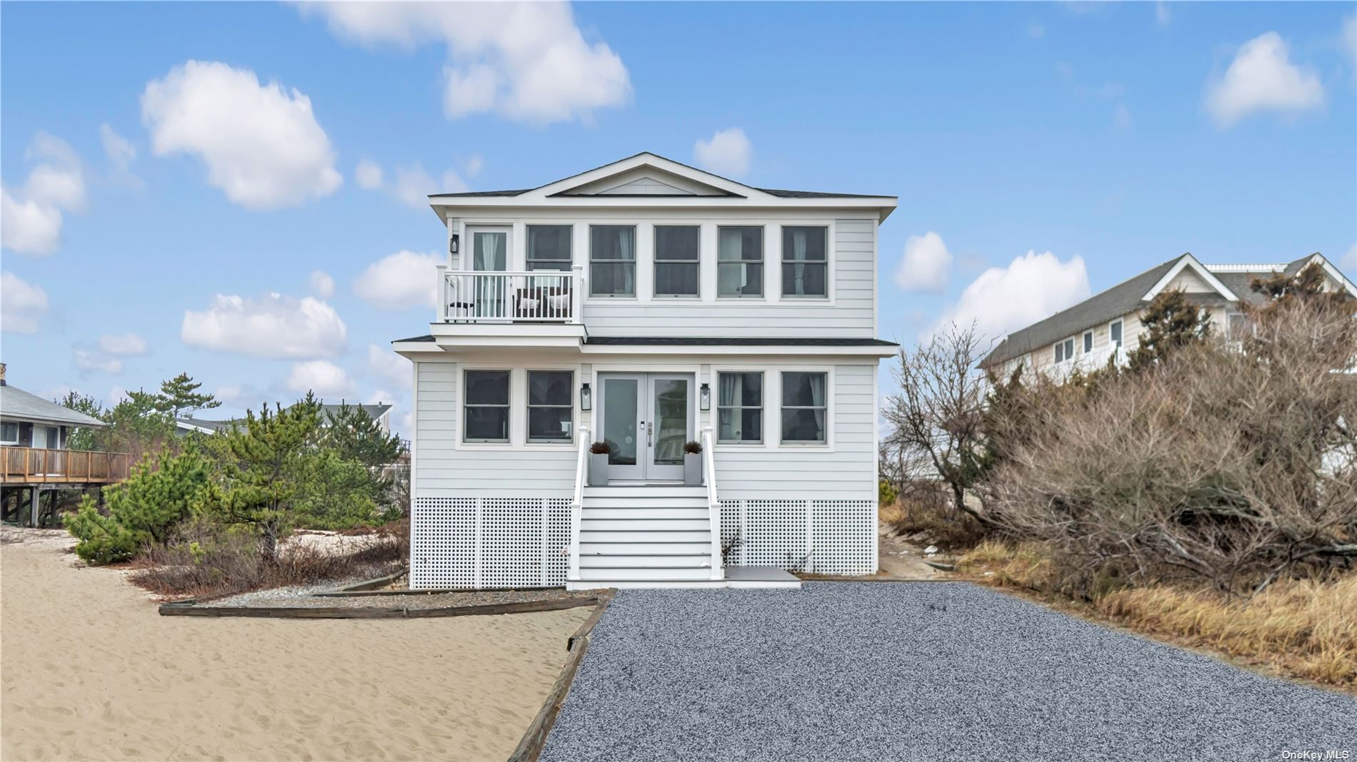 Single Family in Westhampton Beach - Dune  Suffolk, NY 11978