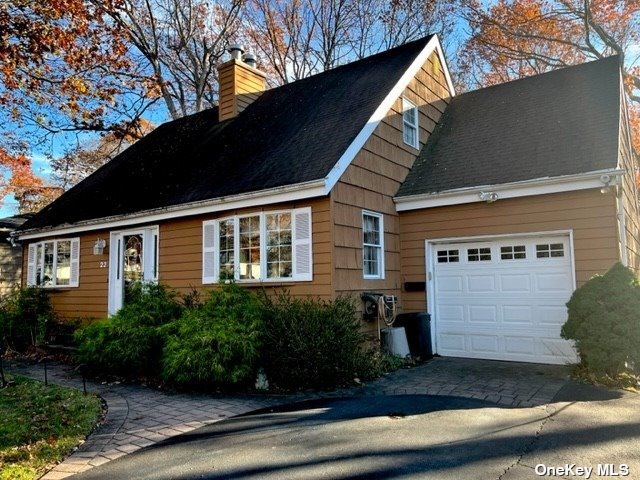 Single Family in Lake Grove - Washburn  Suffolk, NY 11755