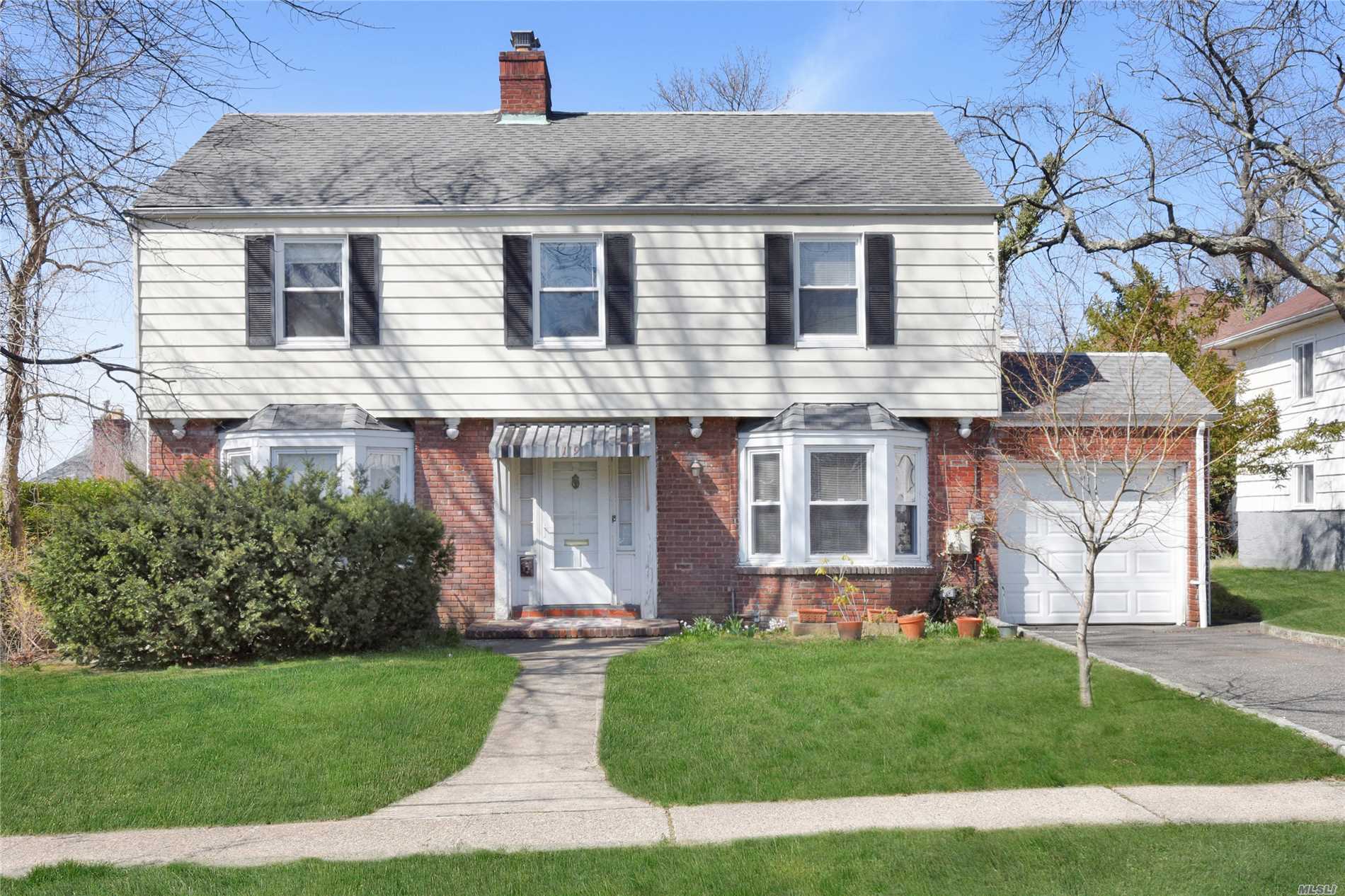 Great Neck. Charming 4Br 3Bth Brick/Frame Colonial on 60 x 100 Lot. Living Rm, Formal Dining Rm, Eat-In Kitchen, Den, 1 Bedroom & 1 Bath on the 1st Floor. The 2nd Floor Features Master Suite, 2 Additional Bedrooms & 1 Full Bath. Full Basement. 1-Car Attached Garage. Zoned EM Baker Elementary, Great Neck North Middle & High Schools. Parkwood Recreational Complex.