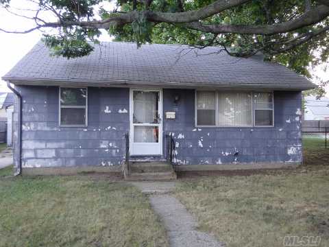 Great Neighborhood, Wood Floors, Decent Size Rooms. Needs Updates * Hot Water Heater Is Not Working