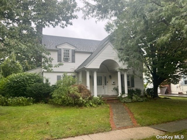 Single Family in North Baldwin - Mckenna  Nassau, NY 11510