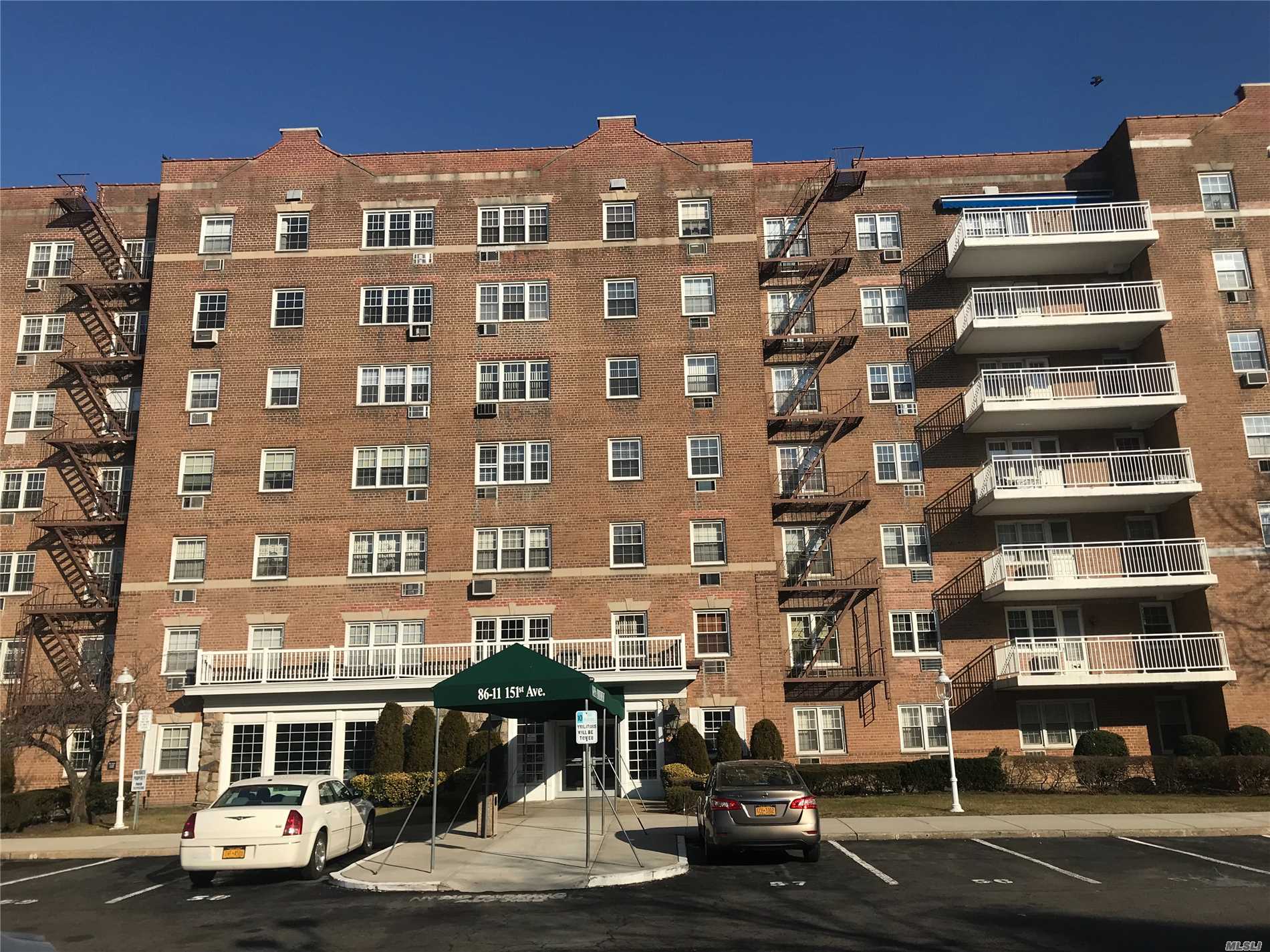 Hurry!! Won&rsquo;t Last. This Is A Large 1Br Condo On The 4th Floor Of 7 Story Elevator Building In Lindenwood . Pets Allowed, Just Minutes From A Train And Buses. Heat And Cooking Gas Are Included. Owner Is Motivated And Open To All The Offers.