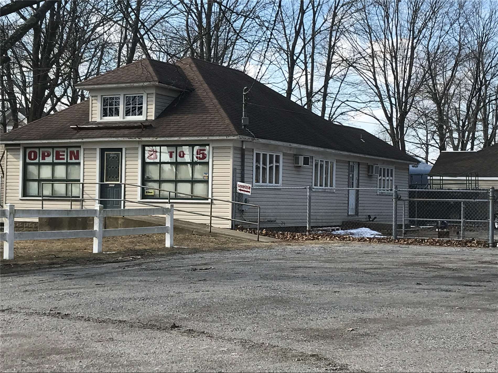 Commercial Lease in East Patchogue - Montauk  Suffolk, NY 11772
