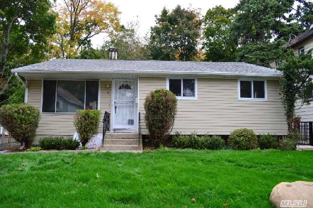 Great Opportunity To Own In Roslyn Heights,  Roslyn School District!! Many Updates. Amazing Full Totally New Finished Basement. Gas Cooking,  6 Year Old Roof. Close To All,  Commuter Delight!