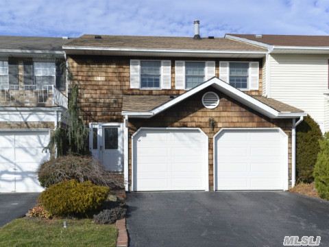 The Woodlands Largest Cedarwood Model With 2 Car Garage, Full Finished Basement & Finished Loft Space.  Updated Eik, Wood Floors, Shows Light & Bright, Full Fin Basement W/ Bedroom & Plenty Of Storage.  Tennis, Pool, Playground & Clubhouse Community. Syosset Sd