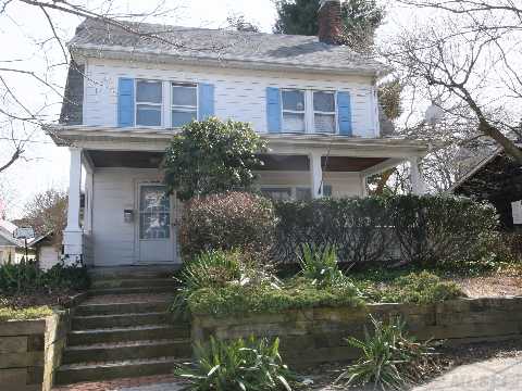 Classic Front Porch Colonial In The Heart Of Port Washington. Oversized Lr W/Fpl,Fdr W/Wood Beamed Tray Ceiling.Original Wood Moldings/Doors.Large Eik.4 Br's/2.5 Baths.Full Basement, 2 Car Gar. Walk To Rr,Shops/Town. 