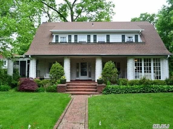 Kensington Gracious Dutch Colonial. Spacious Interiors. Option North Or South Middle And High Schools.Kensington Private Police And Pool. Within Close Proximity To Town, Shopping & Lirr>