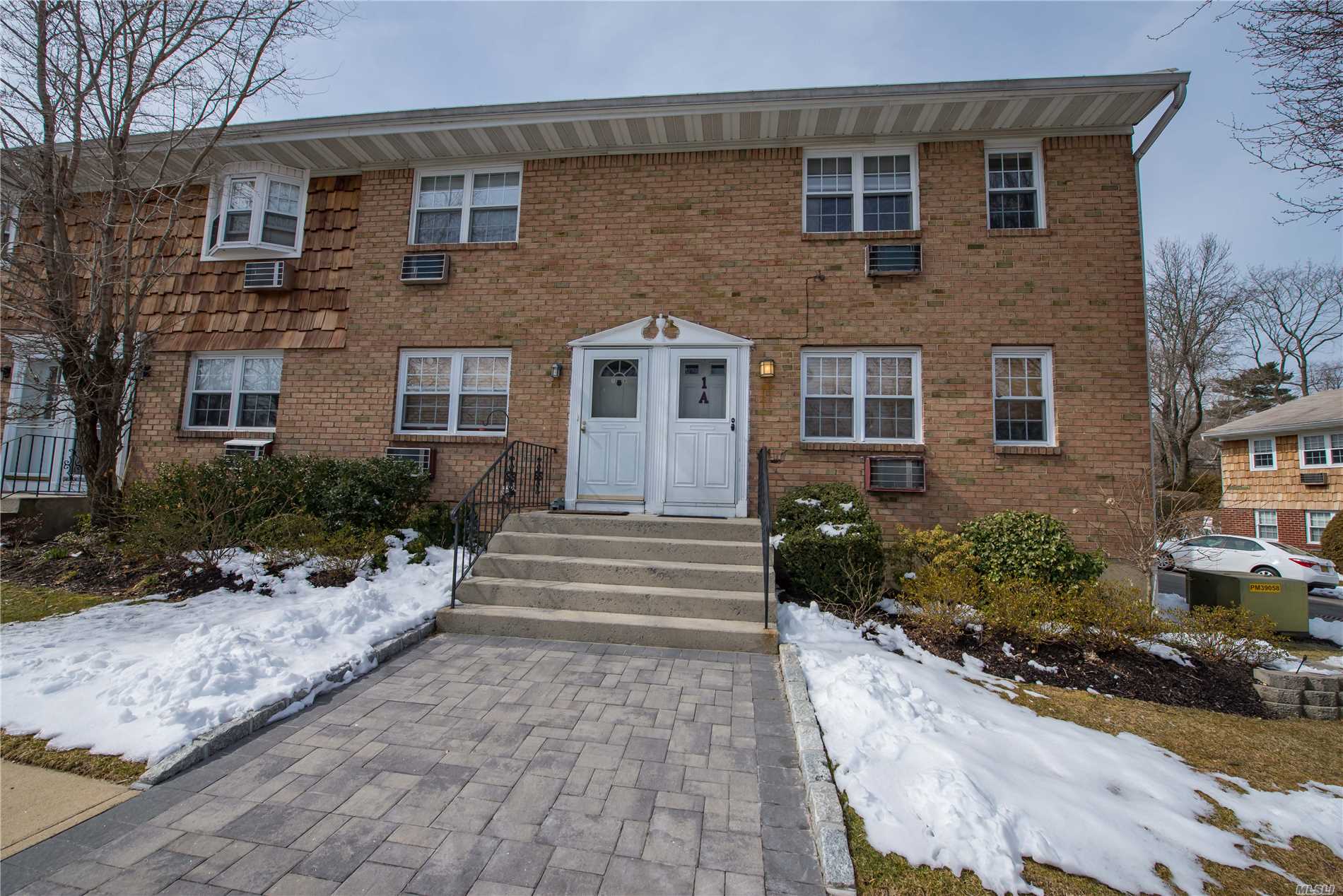 Spacious Second Floor Unit in Desirable Top Of The Harbor Community. This One Bedroom Unit Includes A Living Rm, Dining Rm, Eat In Kitchen and Full Bath. Maintenance Includes Taxes, Water, Heat, Landscaping, Snow Removal & Garbage Removal