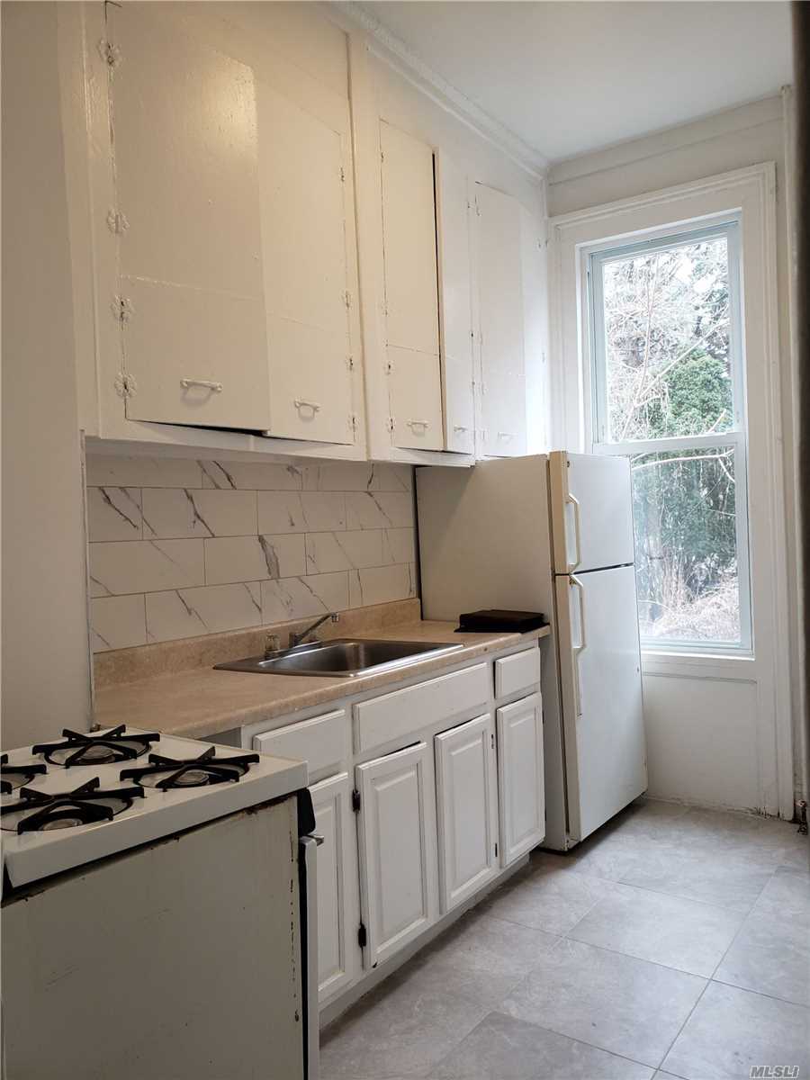 Very bright , 1st Fl 3 room apartment. Freshly painted, high ceilings, spacious LR/DR, EIK, neat & clean full bathroom, large closet. Very convenient location to transportation, shopping.