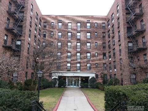 Time To Spring Into A New Home. Wonderfully Spacious One Bedroom Apartment,  L-Shape Model With Dining Room,  Renovated Kitchen,  Plenty Of Closet Space,  Private Parking,  Summer Pool Club And Bbq,  24Hr Laundry Room,  Express Bus To Manhattan In Front Of The Building,  Near All Major Highways,  A Must See!!!