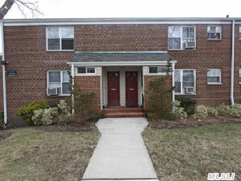 Mint Two Bedroom Unit In Roslyn Gardens. Second Floor Apt Boasts New Open Kitchen W/ Granite Countertops & Designer Lighting. Large Master Bedroom Plus Second Bedroom W/ Full New Bath. Very Bright Corner Unit With Beautiful Views.