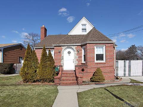 Brick Tudor In The Heart Of Lindy Village.  4Min To Lirr Platform, Close To Town And Parks.  Adorable 4Br, 3Ba, Flr/Stone Fp, Fdr, Spacious Kitchen/Dining Area, H/W Floors, Lots Of Green Upgrades, Taxes $8,819 W/Star.  Terrific House!