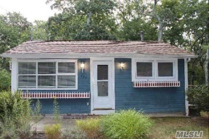 Neat And Charming One Bedroom Cottage Situated On A Beautiful Wooded, Shy Of 1/2 Acre, Located In The Fabulous Fleetsneck Neighborhood. Deeded Beach Rights, Park And Marina.
