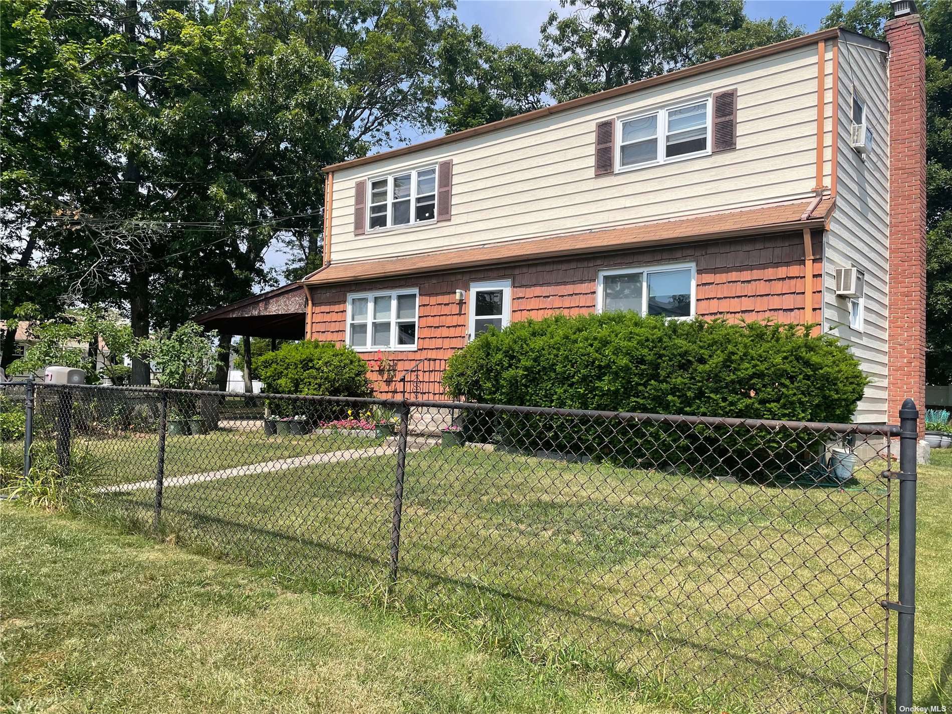 Single Family in Copiague - Lafayette  Suffolk, NY 11726