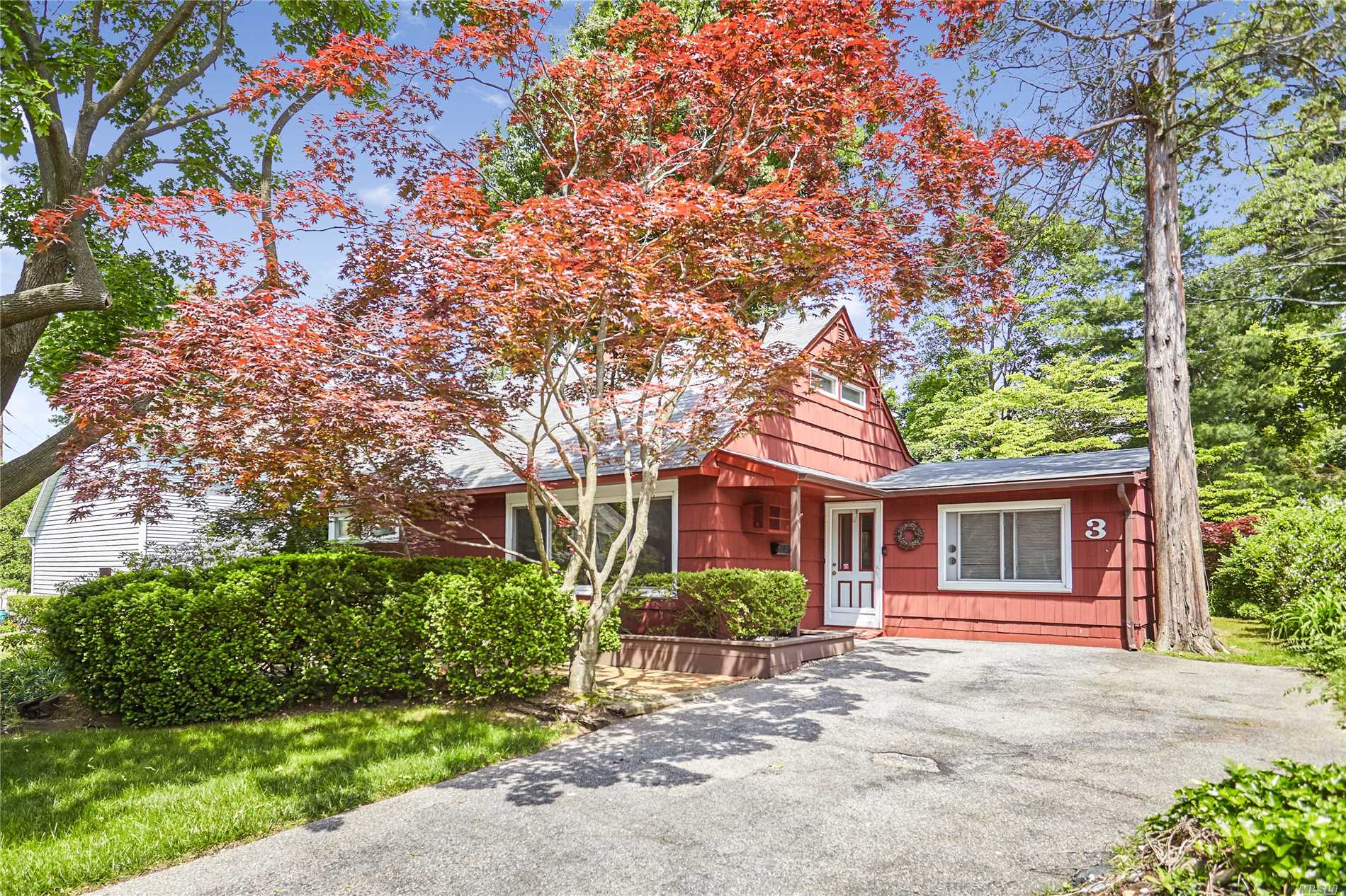 Location, Location, Location! Only One Owner On This Charming Expanded Cape In The Salem Section Of Port Washington. Beautiful Over Sized Private Backyard. A Couple Of Blocks From South Salem Es. Make This Your Own!