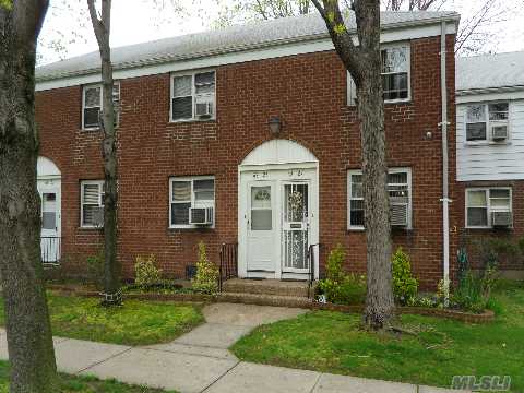 Stunning 2 Bedroom Duplex With 2 Entrances On A Courtyard. Rear Patio, Lr/Dr Combination, Fabulous Location W/Parking Lot Very Near. Close To Bus Transportation. Parking Is $75/Yr.