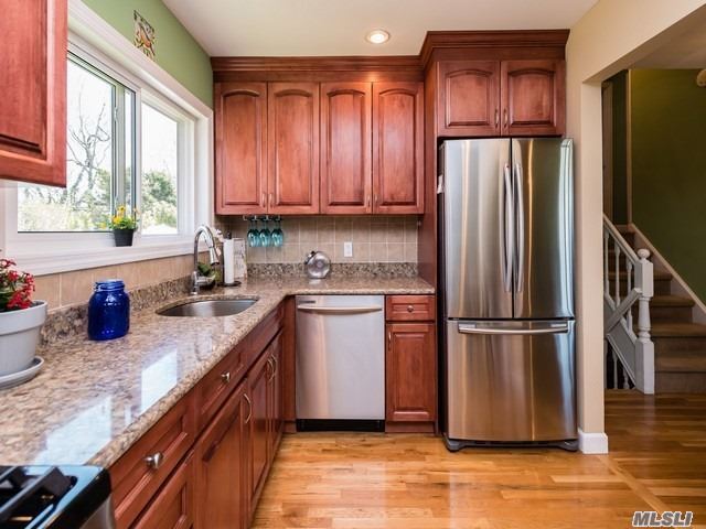 Welcome To This Beautiful Split With Open Floor Plan Located In Desired Mid Block Location In The Blue Ribbon Kramer Lane Section With Prestigious Stem Lab Coming In 2018! Kitchen Open To The Entire 1st Floor Featuring New Stainless Appliances, Quartz Counter Tops And Gas Cooking. Some Updates Include 200 Amp Service, Cac, Gas Heat, Kitchen, Baths, Laundry And More! A Spacious Yard Perfect For All Your Gatherings Completes This Stunning Property. This Home Is Ready For New Memories To Be Made!