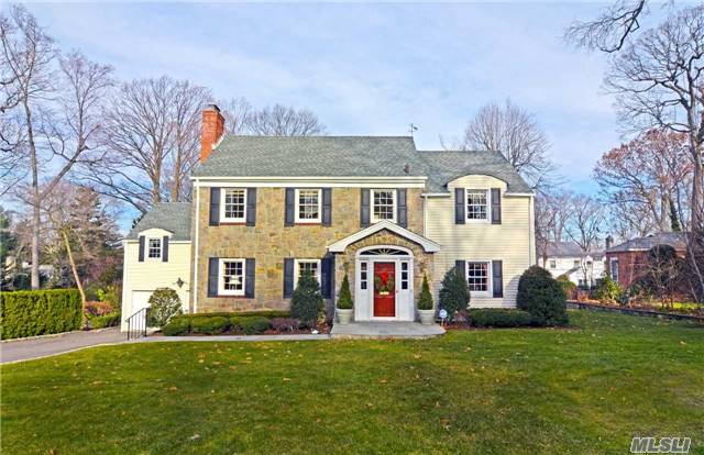 Gorgeous 5 Br, 3.5 Bath Colonial Set In Prime Flower Hill Manhasset! Desirable Open Floor Plans Blends W/Quality Arch Detailing & Solid Construction. 1st Class Kit Opening To Eating Area W/Vaulted Ceiling & Fam Rm. Gracious Ch Entry, Classic Lr W/Fp, Fdr. 2 Mbr Suites W/Upgraded Bths & Great Closets. Large Yard W/Composite Deck & Brick Patio. Short Dist To 2 Lirr Stations.