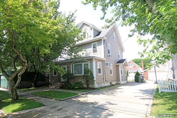 Great Location In Bayside, Close To Train And Town. Private Backyard, 3 Bedrooms, 3 Baths, Lr, Dr, Eik, Sought After Sd #26. Great Commute To Manhattan On Lirr.