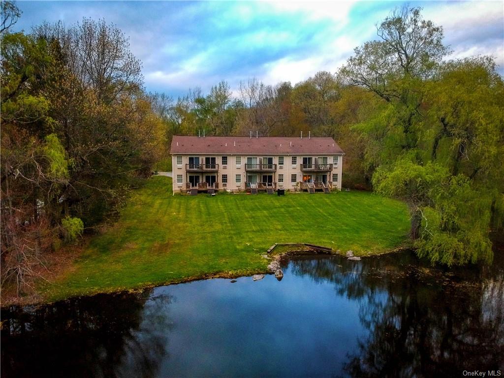 Apartment in Pleasant Valley - Lake Lodge  Dutchess, NY 12569