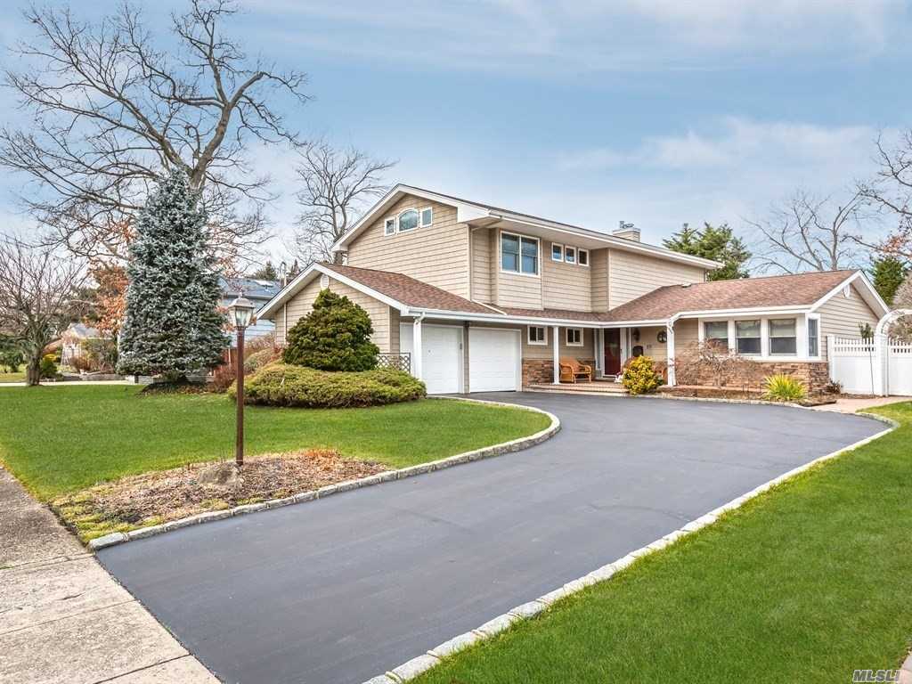 Beautiful Move In Condition Exp Ranch South Of Montauk In The Landings. Located In Low Risk X Flood Zone & Deeded Docking W/ Max 10&rsquo; Beam At End Of Block. Great House For Entertaining W/ Igp-Heated + Salt Water, 3 Year Old Cac, H/W Floors, Central Vac, 200 Amp Svce, Vinyl Siding, 10 Year Old Andersen Windows & More