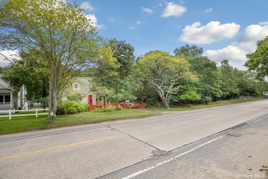 Single Family in East Hampton - Three Mile Harbor  Suffolk, NY 11937