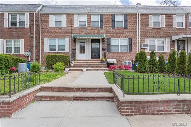 This Absolutely Stunning Brick Colonial With Top To Bottom Renovation Has Been Designed For The Most Selective Buyer. Elegant, Modern Euro Quality Workmanship Features Open Floor Plan Living Room, Dining Room, Kitchen W/ Gorgeous Center Island. Every Single Detail Attended To, 3 Brs, 2 New Baths, & Cac. Walk To Lirr. Not One Thing Needs To Be Done, Turnkey! Ps 31 & Ms 158