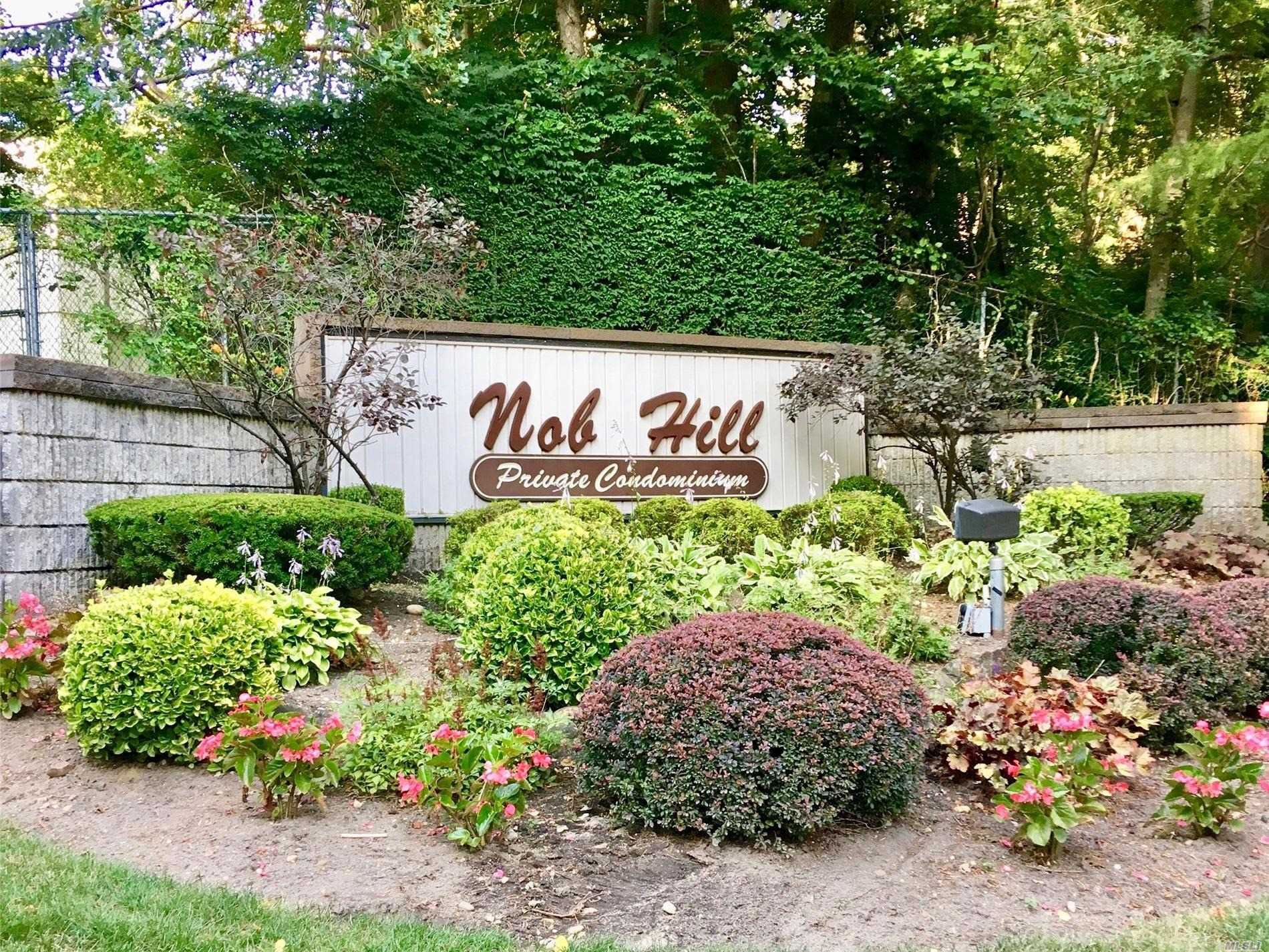 Check out this cozy bright condo located in Nob Hill North! Move-in ready! Amenities include resort-like pool, tennis, gym, and a club house. Centrally located to shopping, LIRR, and MacArthur Airport!