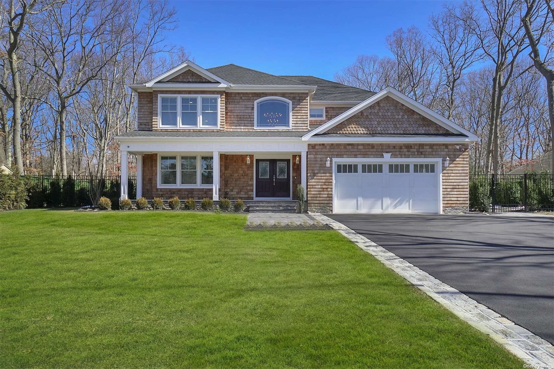 Single Family in Manorville - Jerusalem Hollow  Suffolk, NY 11949