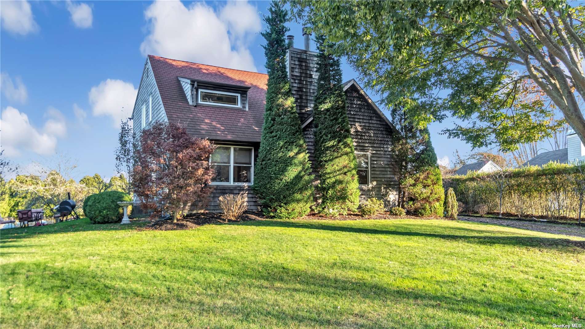 Single Family in Southampton - Carriage  Suffolk, NY 11968