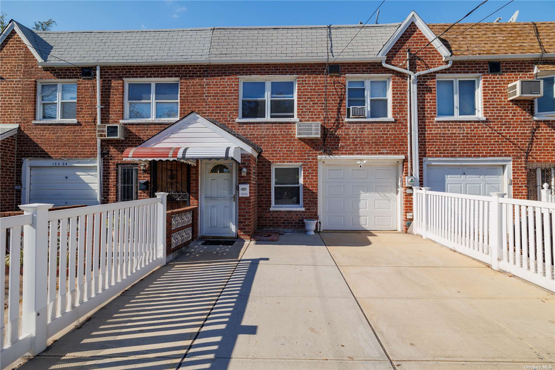 Single Family in Ozone Park - Centreville  Queens, NY 11417