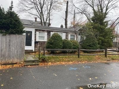 Listing in Bayville, NY