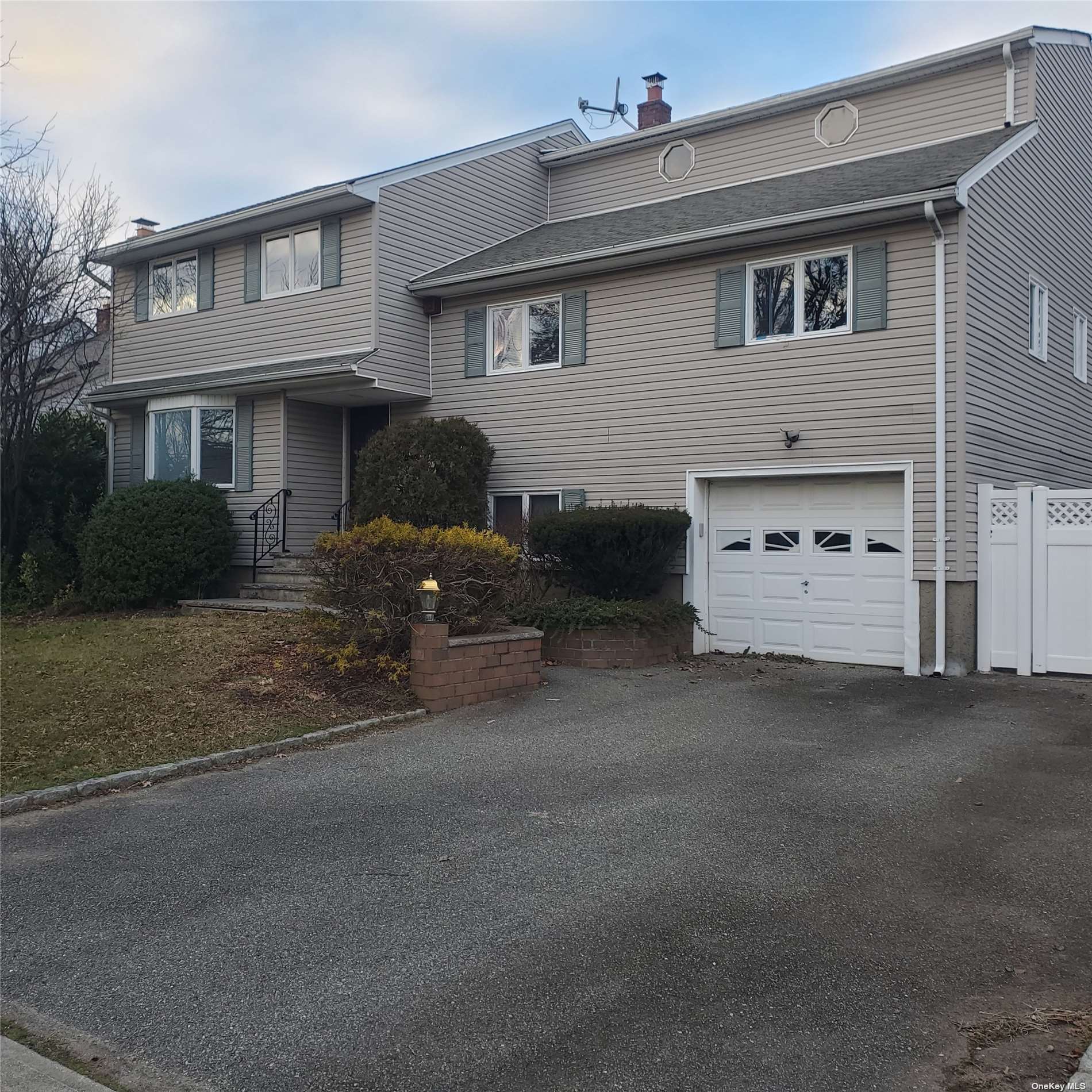 Listing in Syosset, NY