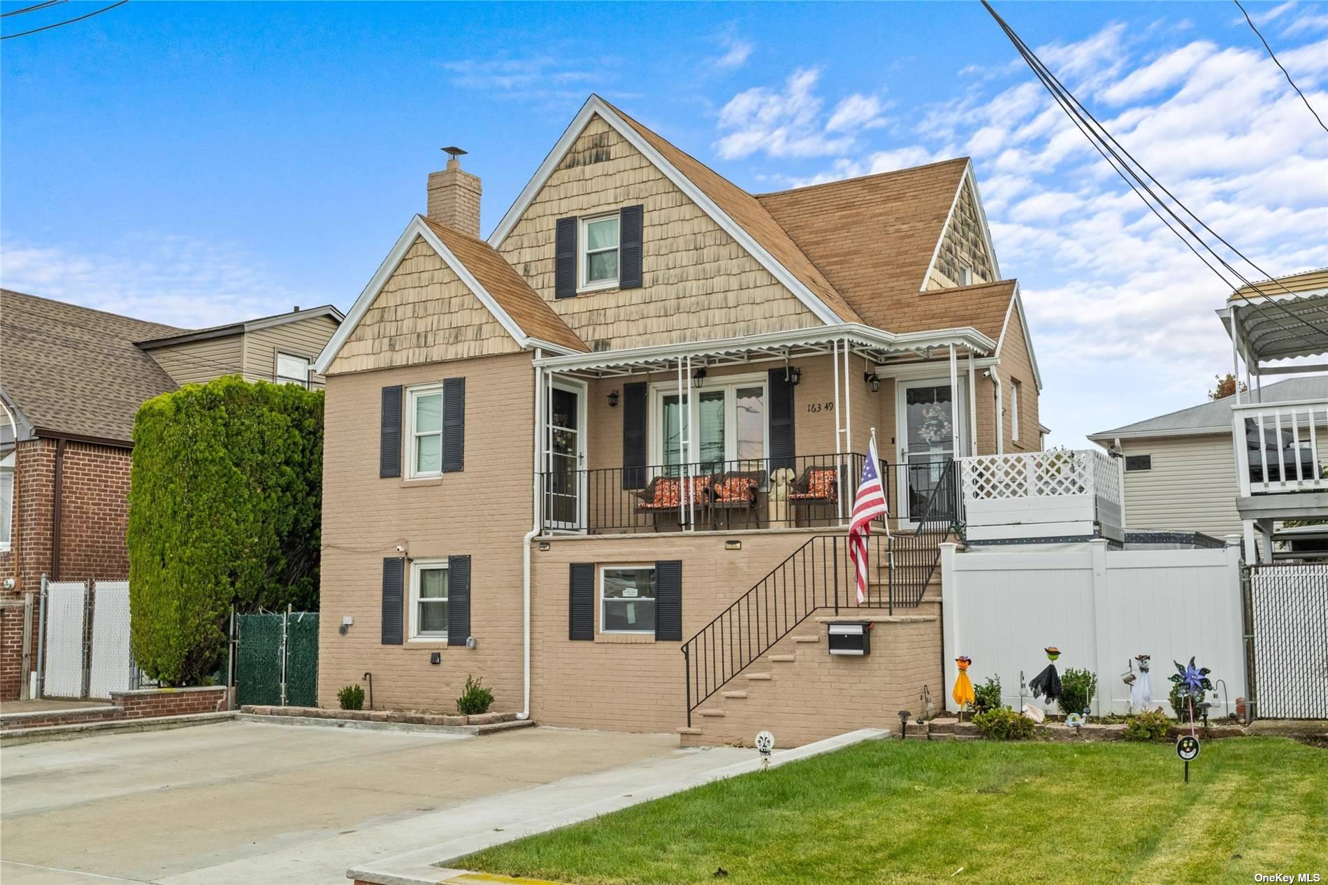 Single Family in Howard Beach - 95th  Queens, NY 11414