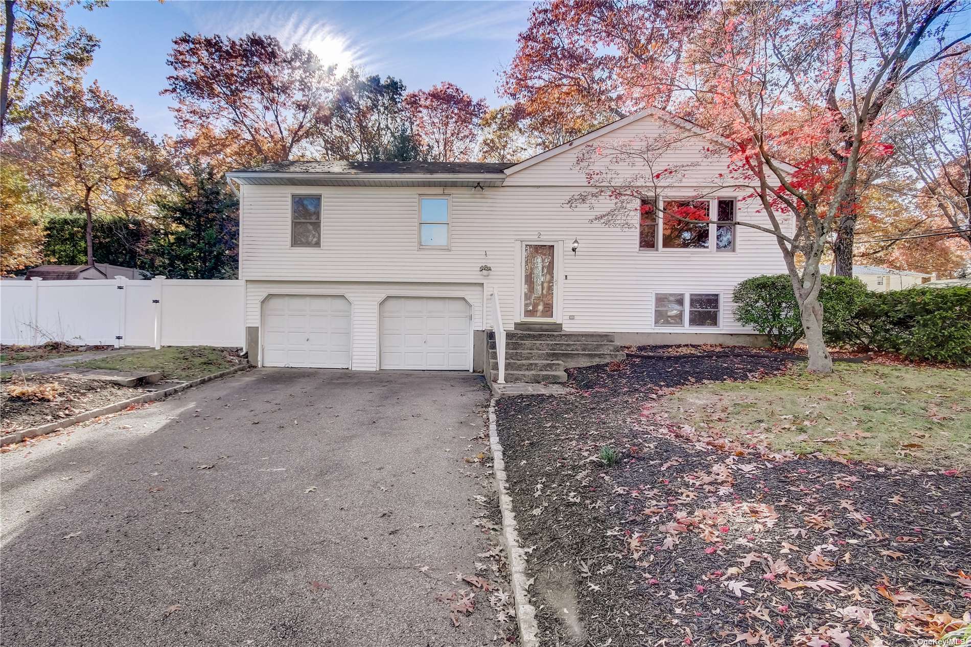 Single Family in Smithtown - Sandy Hollow  Suffolk, NY 11787