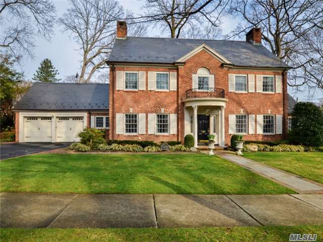 Elegant Brick Center Hall Colonial Offers The Ultimate In Both Easy Living And Grand Scale Entertaining On One Of The Prettiest Streets In Manhasset . Classic Architectural Details Thru Out With Beautiful Living Room W Fp, Office /Den , Spacious Eat In Kitchen W Butlers Pantry/Bar, Formal Dining Room, Family Rm On .28 Acre In The Heart Of Munsey Park