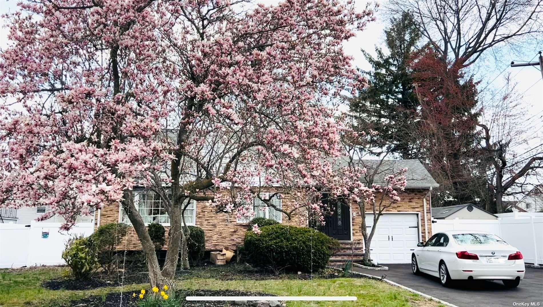 Listing in Syosset, NY