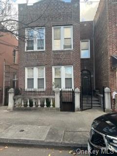 Single Family in Bronx - Barnes  Bronx, NY 10467