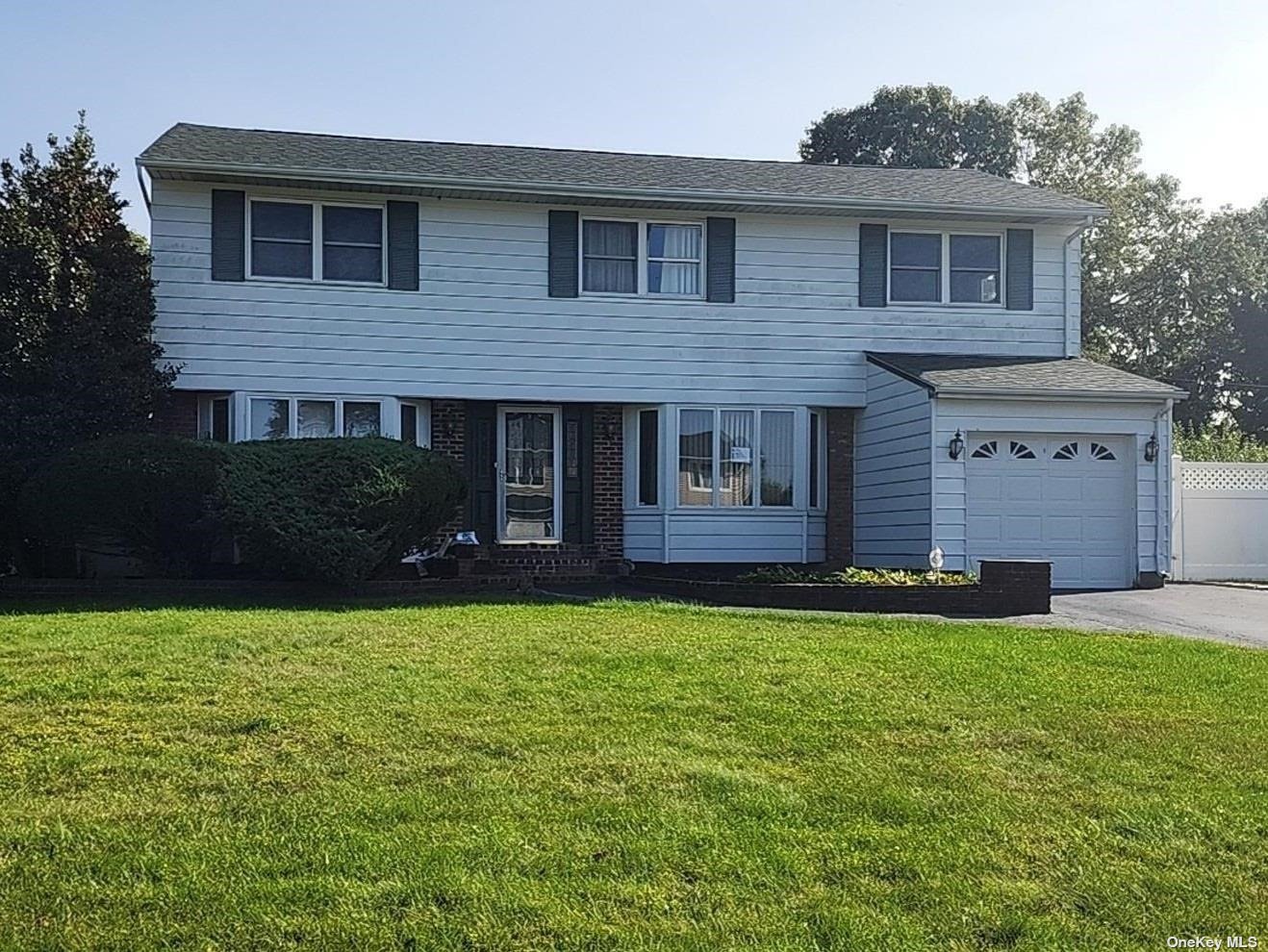 Single Family in Commack - Violet  Suffolk, NY 11725